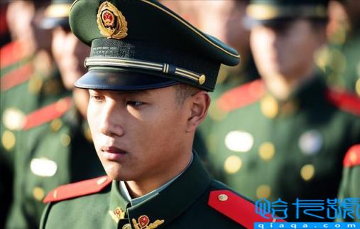 女兵两年能拿多少钱(女兵两年入伍福利待遇)