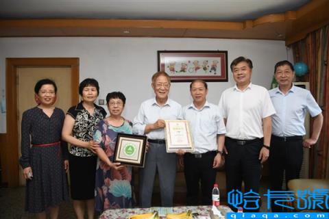 河南捐8208万教授再捐300万：自己住几十年的旧楼