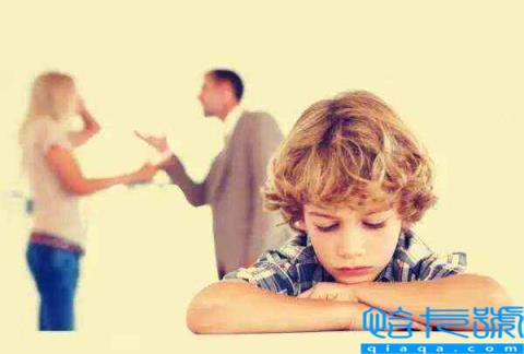 孩子不合群的原因及解决方法（如何纠正孩子不合群）