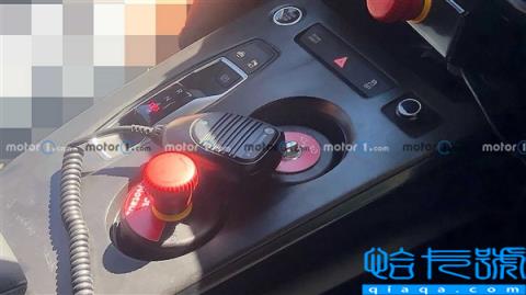 最后一代燃油版奥迪A4内饰首曝：换装保时捷同款小档杆