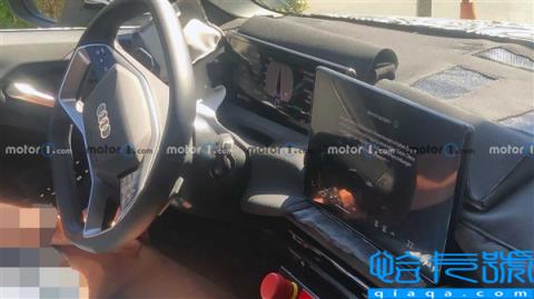 最后一代燃油版奥迪A4内饰首曝：换装保时捷同款小档杆