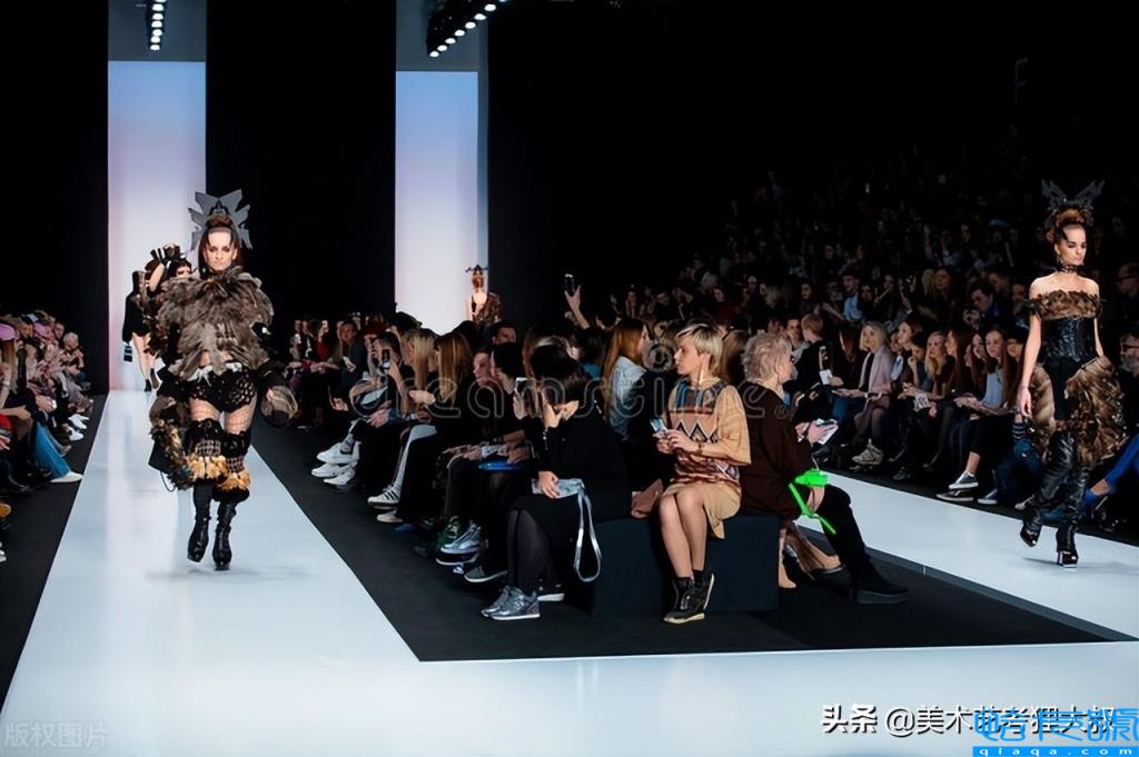 服装设计师月薪多少深圳(服装设计师月薪多少)