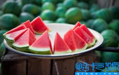 冰西瓜和绿豆汤能一起吃吗(绿豆汤和西瓜一起吃会怎么样)