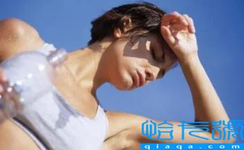 女性夏天出汗多正常吗(女性夏天出汗多好还是不出汗好)