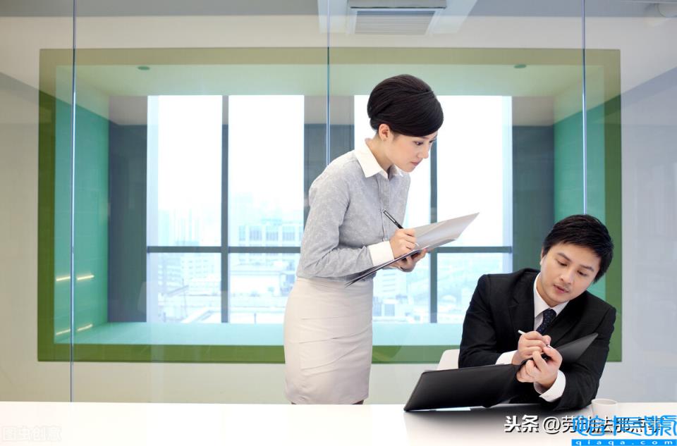 员工迟到罚款合法吗(员工迟到处罚通告简短)