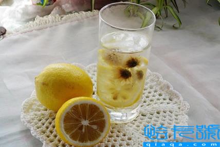 柠檬和菊花可以一起泡水喝吗(柠檬水可以加菊花吗)