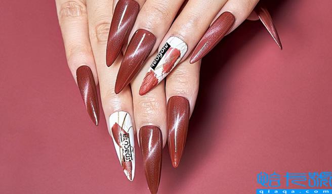 牙膏可以卸指甲油吗(没有卸甲油，在家用牙膏卸美甲小窍门)