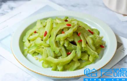 苦瓜怎么炒好吃又不苦还不变色(苦瓜怎么炒颜色好看又绿又脆)